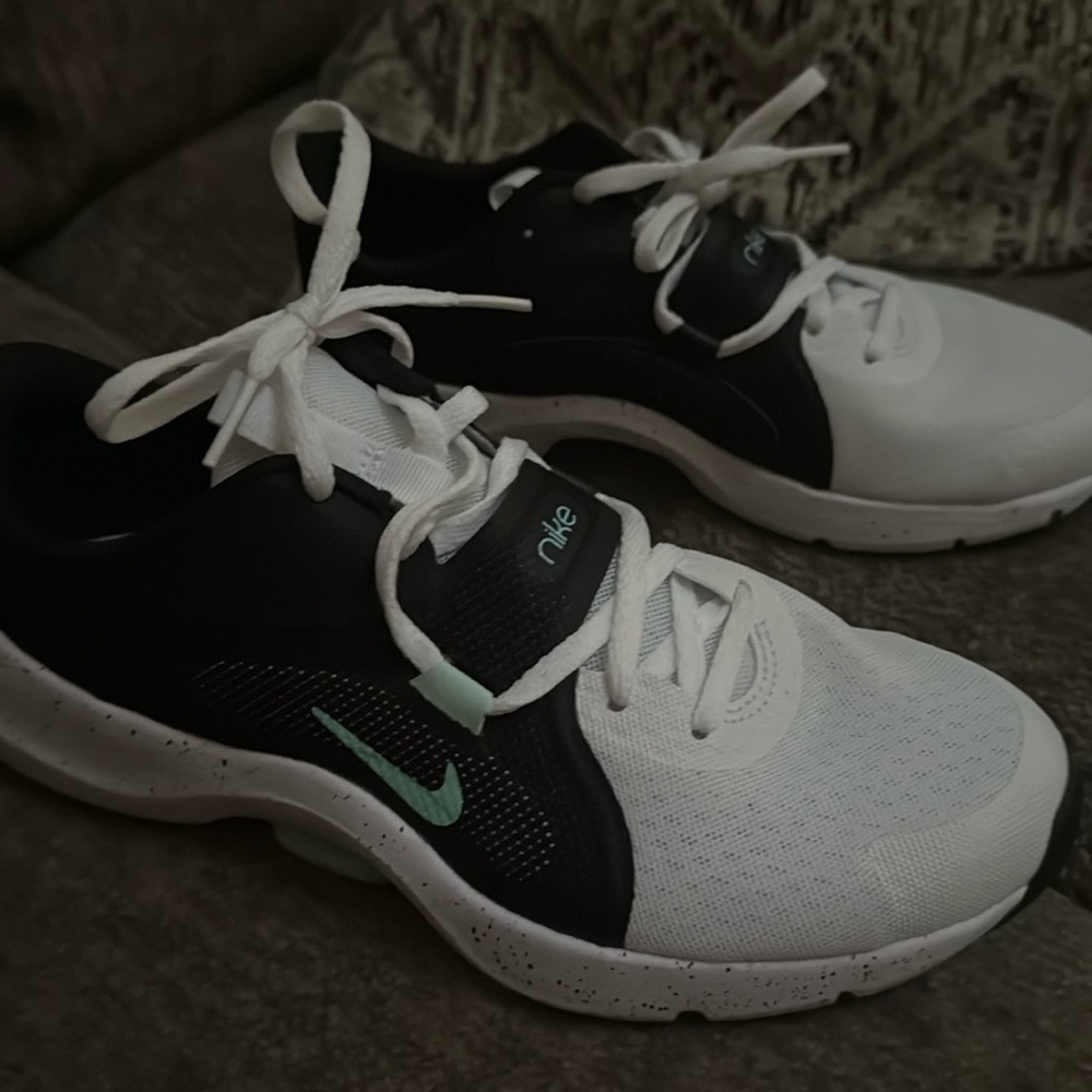 Women’s Nike 8.5
